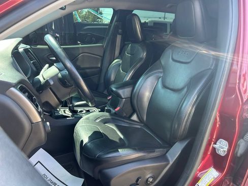 Used 2019 Jeep Cherokee Limited FWD image 18