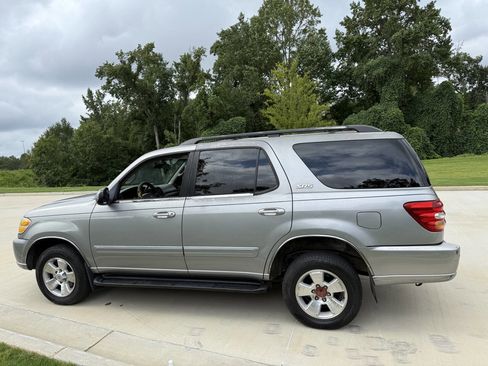 Used 2004 Toyota Sequoia SR5 image 6