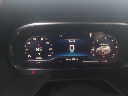 Used 2024 Chevrolet Suburban LT image 7