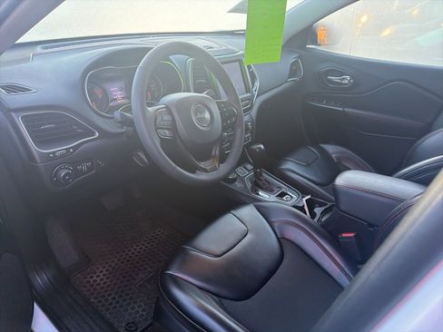 Used 2022 Jeep Cherokee Trailhawk w/ Technology Group B image 11