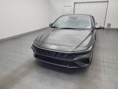 Used 2025 Hyundai Elantra SE FWD image 15