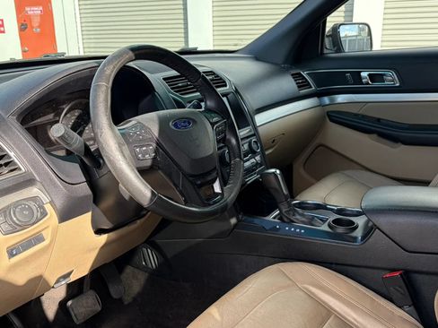 Used 2016 Ford Explorer XLT w/ Equipment Group 202A FWD image 9