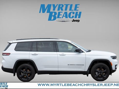 Certified 2024 Jeep Grand Cherokee L Altitude image 7