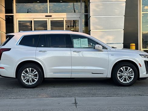 Used 2025 Cadillac XT6 Luxury image 3