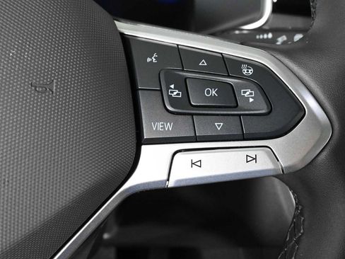 Certified 2025 Volkswagen Taos SE AWD/4WD image 20