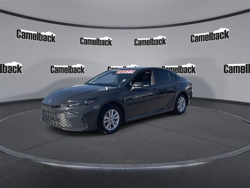 Used 2025 Toyota Camry XSE image 3