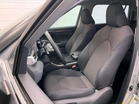 Used 2022 Toyota Highlander L image 14