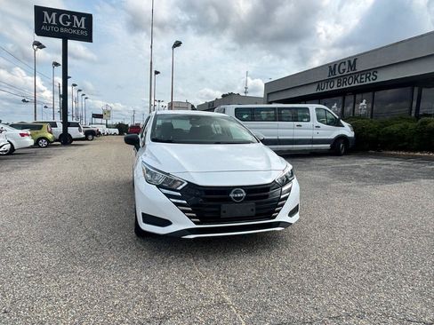 Used 2024 Nissan Versa S FWD image 3