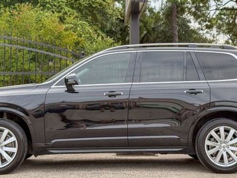 Used 2016 Volvo XC90 T6 Momentum w/ Momentum Plus Package image 3