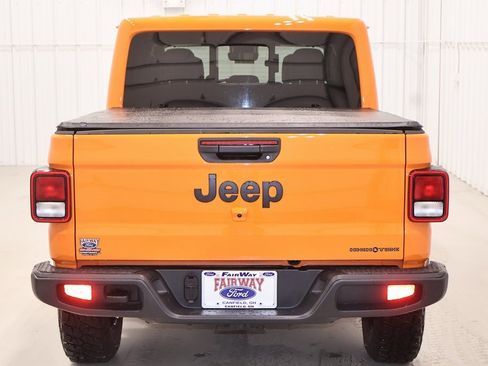 Used 2025 Jeep Gladiator Sport image 8