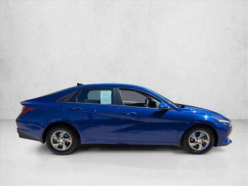 Used 2022 Hyundai Elantra SE FWD image 4
