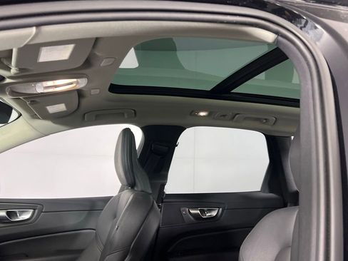 Used 2025 Volvo XC60 B5 Plus image 22