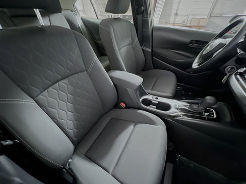 Used 2025 Toyota Corolla LE image 30