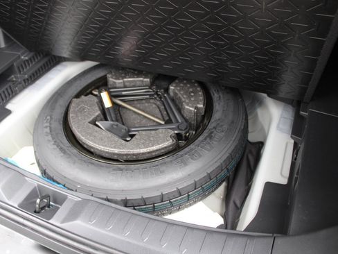 Used 2024 Toyota RAV4 LE image 29