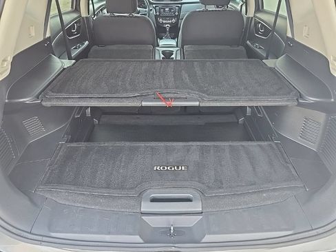 Used 2018 Nissan Rogue SV w/ Premium Package FWD image 33