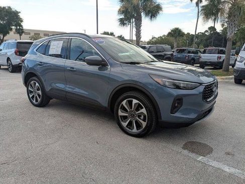 Certified 2024 Ford Escape Platinum AWD/4WD image 2