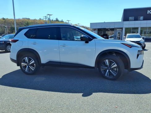 Certified 2025 Nissan Rogue SL w/ Tech Package AWD/4WD image 4