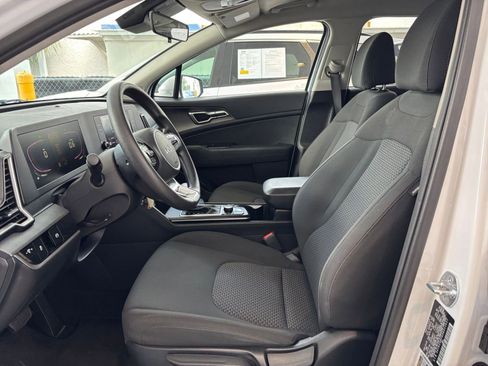 Used 2025 Kia Sportage LX FWD image 28