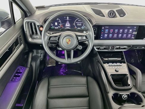 Certified 2025 Porsche Cayenne Coupe AWD/4WD image 24