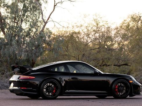 Used 2018 Porsche 911 GT3 image 24