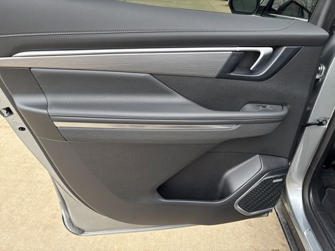 Used 2025 Buick Enclave Preferred image 12