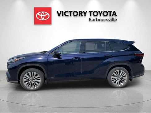 Used 2025 Toyota Highlander Platinum AWD/4WD image 2