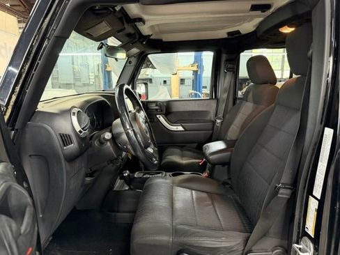 Used 2011 Jeep Wrangler Unlimited Sahara w/ Connectivity Group AWD/4WD image 6