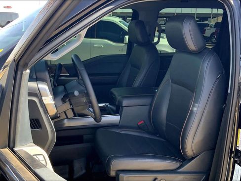 Certified 2025 Ford F450 Lariat w/ Chrome Package image 8