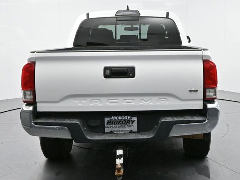 Used 2017 Toyota Tacoma TRD Off-Road image 6