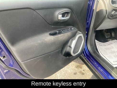 Used 2018 Jeep Renegade Latitude w/ Cold Weather Group AWD/4WD image 13