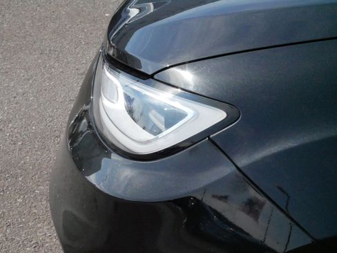 Used 2023 Chrysler Pacifica Touring-L image 16