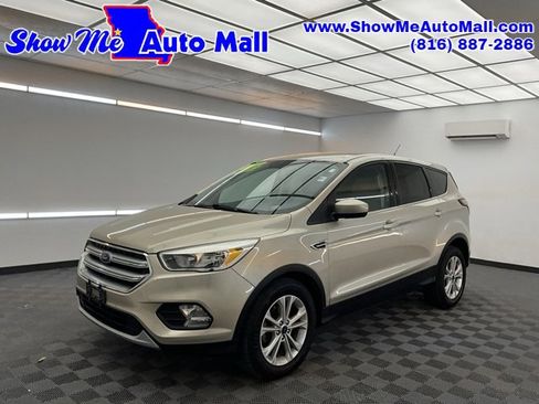 Used 2017 Ford Escape SE w/ SE Cold Weather Package image 1