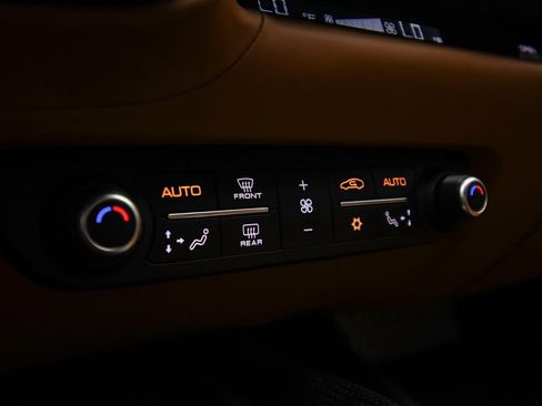 Used 2018 Ferrari 812 Superfast RWD image 28