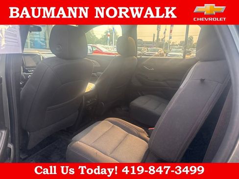 Used 2023 Chevrolet Traverse LT FWD image 25