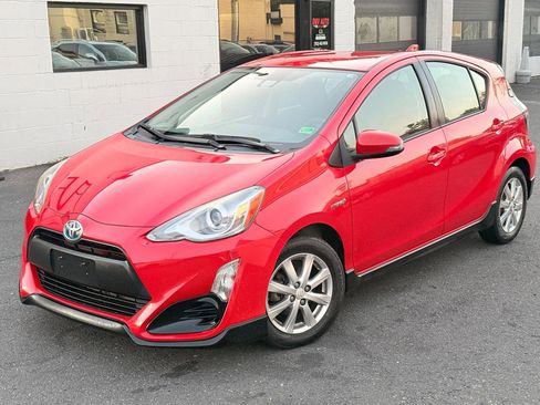 Used 2017 Toyota Prius C Two image 2