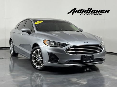 Used 2020 Ford Fusion SE FWD image 1