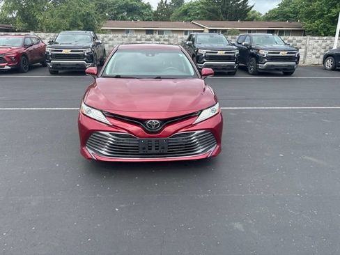 Used 2018 Toyota Camry XLE FWD image 3