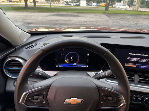 Used 2025 Chevrolet Trax LT w/ LT Convenience Package FWD image 29