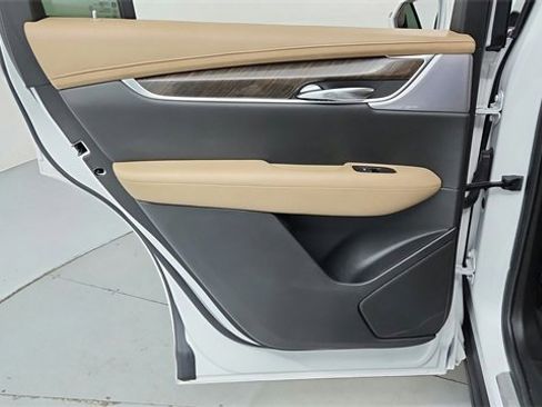 Used 2020 Cadillac XT6 Premium Luxury w/ Platinum Package image 17