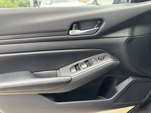 Used 2025 Nissan Altima 2.5 SV FWD image 18