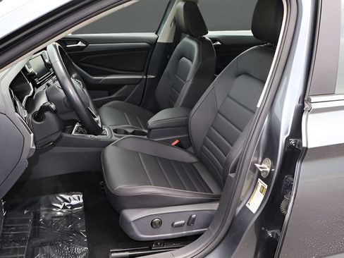 Certified 2024 Volkswagen Jetta SE FWD image 13