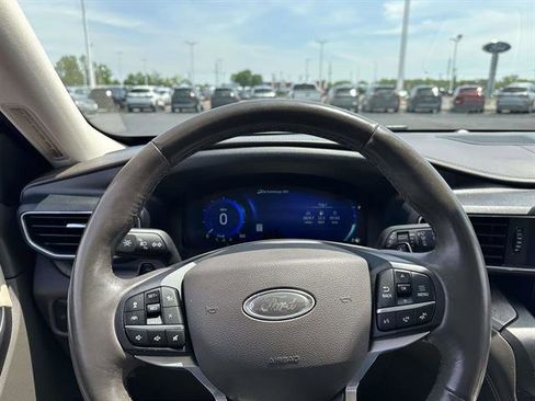 Used 2020 Ford Explorer Platinum w/ Premium Technology Package AWD/4WD image 19