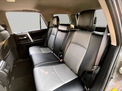 Used 2017 Toyota 4Runner SR5 Premium RWD image 16