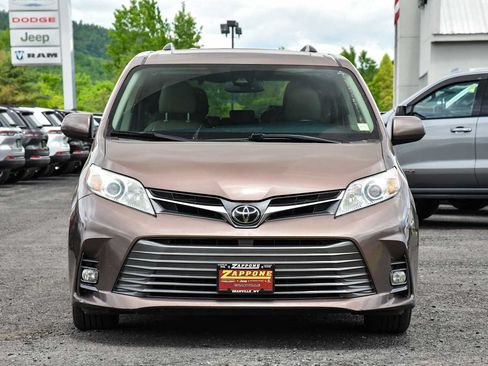 Used 2018 Toyota Sienna XLE FWD image 8