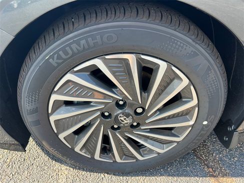 New 2025 Hyundai Sonata Limited image 11