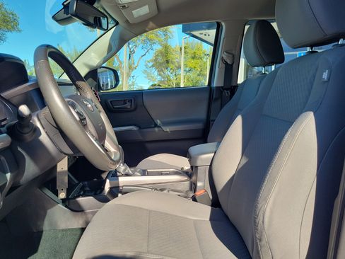 Used 2021 Toyota Tacoma TRD Sport image 11