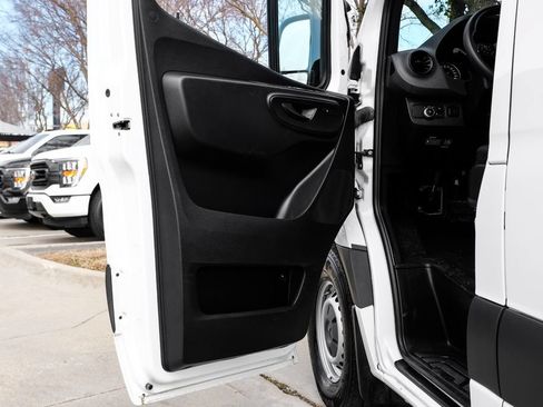 Used 2024 Mercedes-Benz Sprinter 2500 image 34