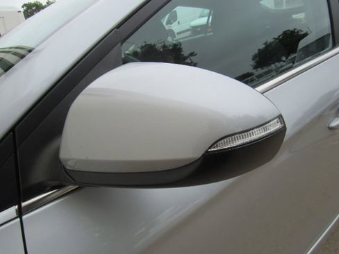 Used 2022 Hyundai Ioniq SE image 17