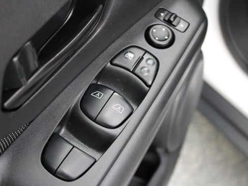 Used 2020 Nissan Kicks S FWD image 15