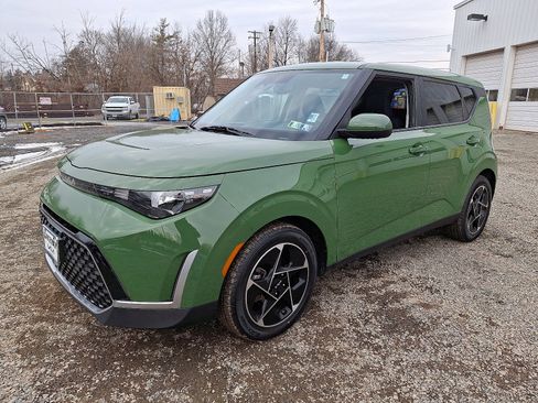 Certified 2023 Kia Soul EX image 3